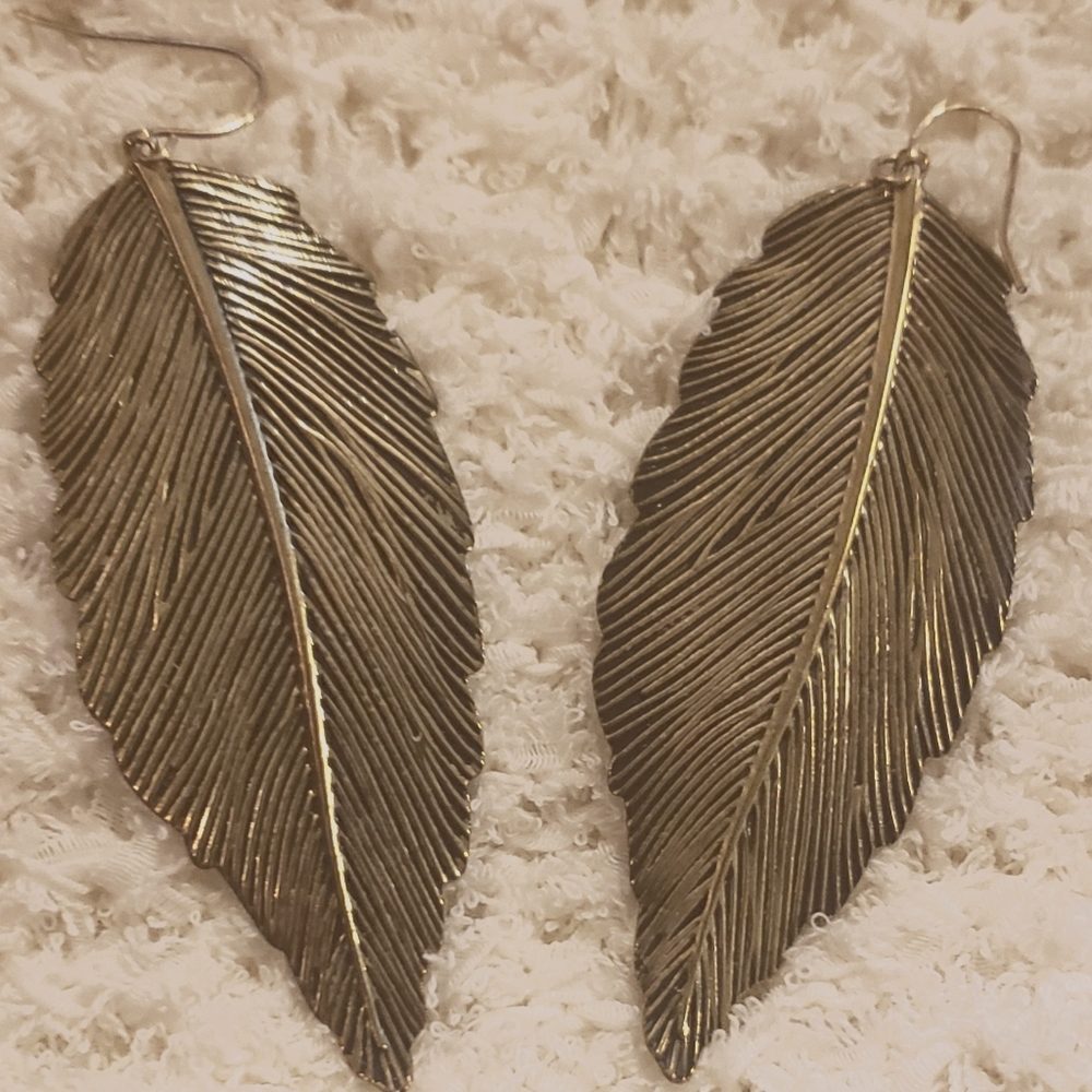 Vintage style leave shaped earrings